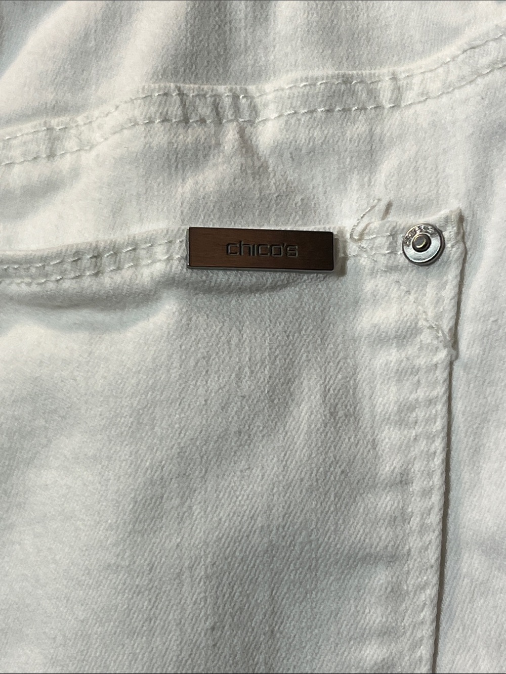 Chico’s White Floral Jeweled Front Cropped Girlfriend Jeans Size 1 (Women’s 8) - Picture 10 of 16